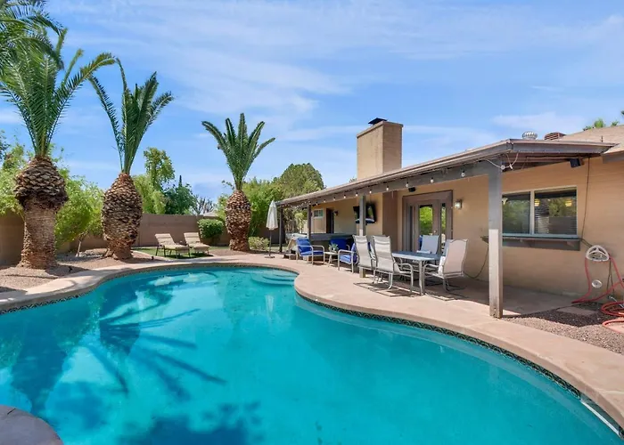 Holiday home 4 Bdr, Two Master Suite, Billiards & Desert Oasis Pool Scottsdale