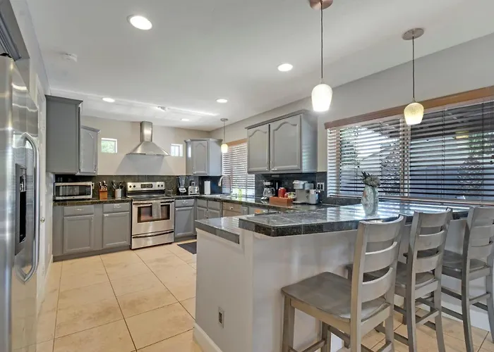 4 Bdr, Two Master Suite, Billiards & Desert Oasis Pool * Scottsdale