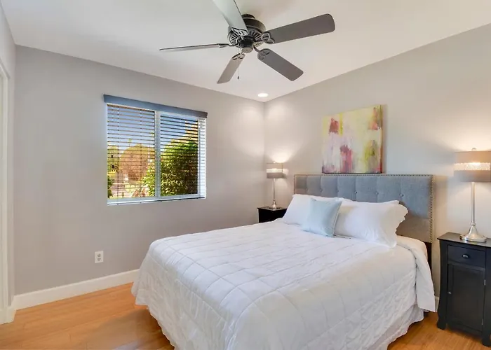 Holiday home 4 Bdr, Two Master Suite, Billiards & Desert Oasis Pool