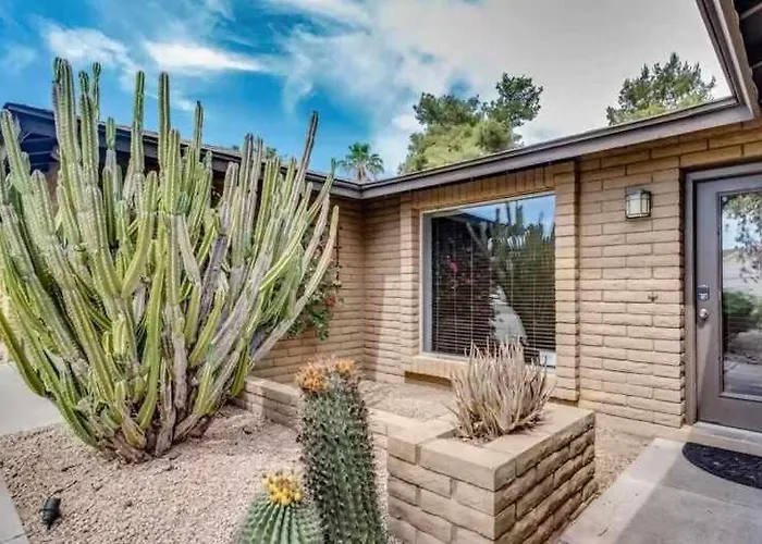 4 Bdr, Two Master Suite, Billiards & Desert Oasis Pool