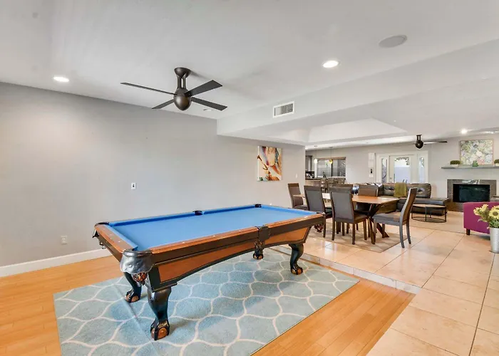 4 Bdr, Two Master Suite, Billiards & Desert Oasis Pool Scottsdale