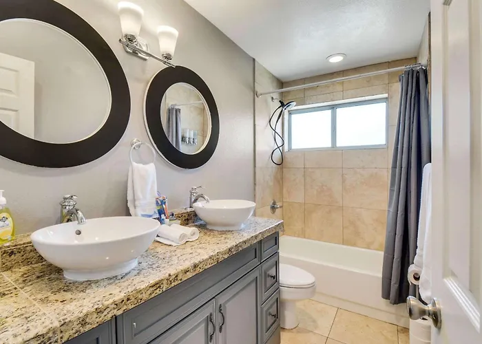 4 Bdr, Two Master Suite, Billiards & Desert Oasis Pool Scottsdale