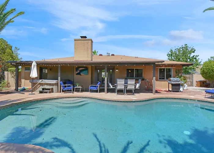 4 Bdr, Two Master Suite, Billiards & Desert Oasis Pool *